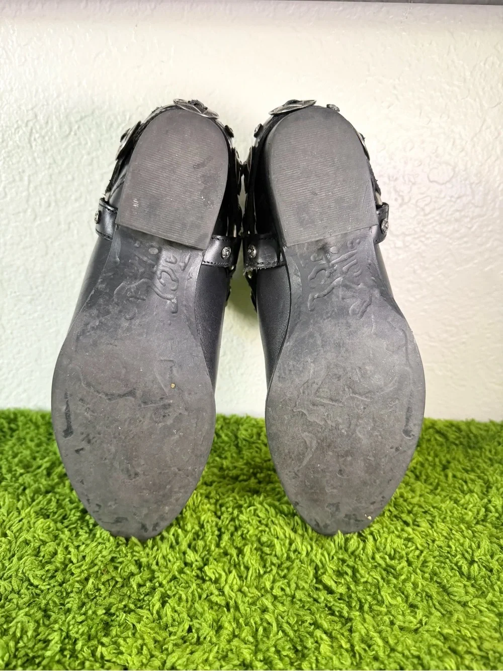 Steve Madden Aces Black Leather Ankle Booties